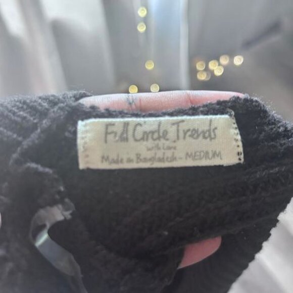 Full Circle Trends Twist Front Sweater – Size Medium | Soft and Comfy - Picture 5 of 5
